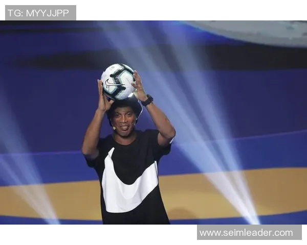 足球小罗的传奇之路：从巴西街头到世界足球巅峰的辉煌历程